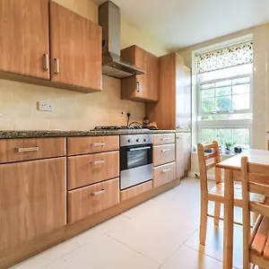 Spacious 4 Bed Flat Near 02 Arena Greenwich Apartment